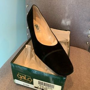 NIB Galo Black Suede Pump Eu42US11